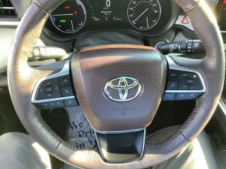 Toyota Sienna 2022 AWD Platino 7 Pasajeros 4 puertas Minivan