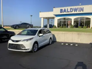 Toyota Sienna 2022 AWD Platino 7 Pasajeros 4 puertas Minivan