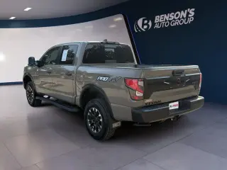 Nissan Titan 2023 4x4 PRO-4X 4dr Crew Cab 5.6 ft. SB
