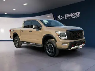 Nissan Titan 2023 4x4 PRO-4X 4dr Crew Cab 5.6 ft. SB