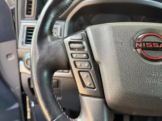 Nissan Titan 2023 4x4 PRO-4X 4dr Crew Cab 5.6 ft. SB