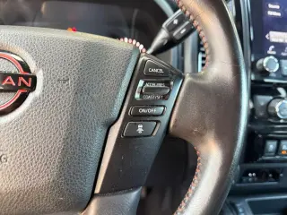 Nissan Titan 2023 4x4 PRO-4X 4dr Crew Cab 5.6 ft. SB
