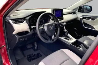 Toyota RAV4 2024 XLE SUV de 4 puertas