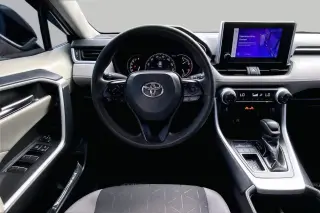 Toyota RAV4 2024 XLE SUV de 4 puertas