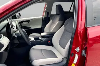 Toyota RAV4 2024 XLE SUV de 4 puertas