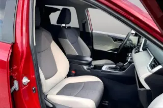 Toyota RAV4 2024 XLE SUV de 4 puertas