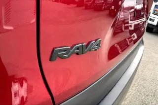 Toyota RAV4 2024 XLE SUV de 4 puertas