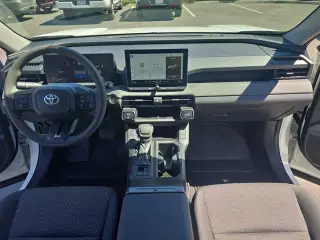 Toyota RAV4 2026 LE SUV de 4 puertas