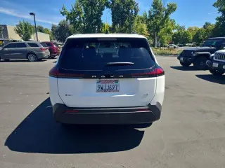 Toyota RAV4 2026 LE SUV de 4 puertas