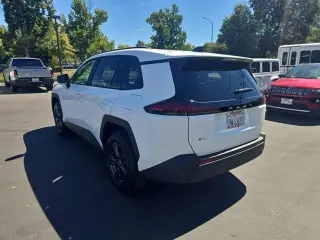 Toyota RAV4 2026 LE SUV de 4 puertas