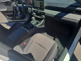 Toyota RAV4 2026 LE SUV de 4 puertas