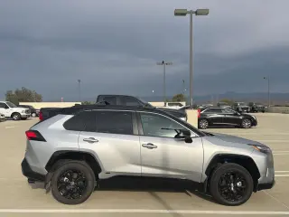 Toyota RAV4 Hybrid 2023 AWD XSE SUV de 4 puertas