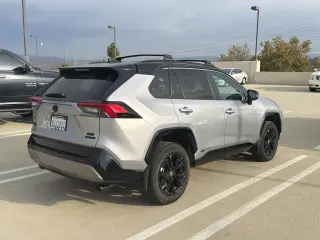 Toyota RAV4 Hybrid 2023 AWD XSE SUV de 4 puertas