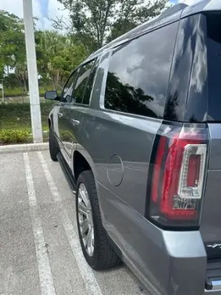 GMC Yukon 2020 4x2 Denali SUV de 4 puertas