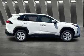 Toyota RAV4 2024 AWD LE SUV de 4 puertas