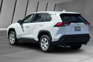 Toyota RAV4 2024 AWD LE SUV de 4 puertas