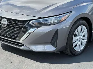 Nissan Sentra S Sedán de 4 puertas 2025