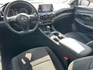 Nissan Sentra S Sedán de 4 puertas 2025