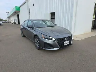 Sedán de 4 puertas Nissan Altima 2.5 SV 2025