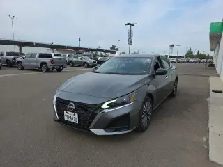 Sedán de 4 puertas Nissan Altima 2.5 SV 2025