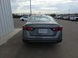 Sedán de 4 puertas Nissan Altima 2.5 SV 2025
