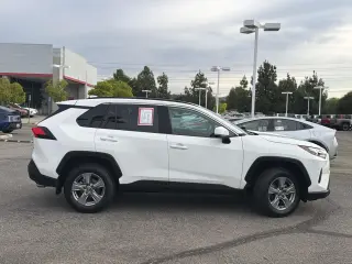 Toyota RAV4 2024 XLE 4dr SUV