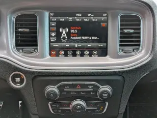 Cargar Dodge Charger 2023 R/T 4dr Sedán