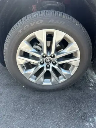 Toyota RAV4 2025 XLE Premium 4dr SUV