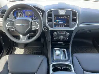 Chrysler 300 2023 Touring Sedán 4dr
