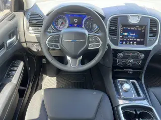 Chrysler 300 2023 Touring Sedán 4dr
