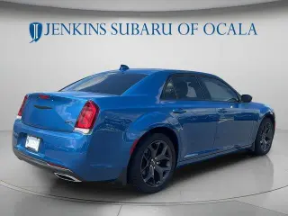 Chrysler 300 2023 Touring Sedán 4dr