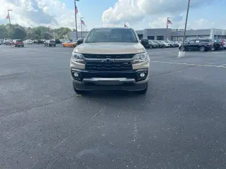 Chevrolet Colorado 2021 4x4 Z71 4dr Cab de dos plazas de 5 pies de ancho.