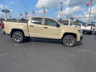 Chevrolet Colorado 2021 4x4 Z71 4dr Cab de dos plazas de 5 pies de ancho.