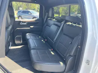 Chevrolet Silverado 1500 2022 4x4 High Country 4dr Crew Cab con motor de 5.8 ft. SB.