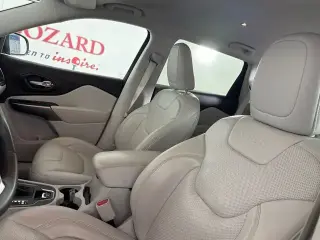 Jeep Cherokee 2021 4x4 Latitude Lux 4dr SUV