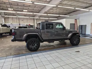 Jeep Gladiator 2022 4x4 Sport 4dr Cabina de Crew 5.0 ft. SB