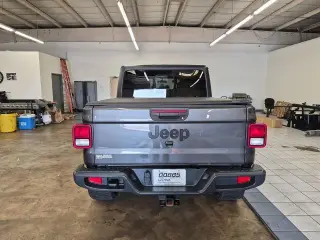 Jeep Gladiator 2022 4x4 Sport 4dr Cabina de Crew 5.0 ft. SB