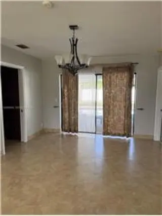 Propiedad para alquilar con 3 dormitorios y 2 baños en Boca Raton