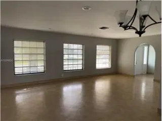 Propiedad para alquilar con 3 dormitorios y 2 baños en Boca Raton