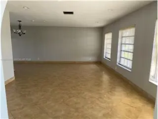 Propiedad para alquilar con 3 dormitorios y 2 baños en Boca Raton