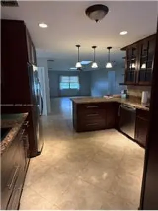 Propiedad para alquilar con 3 dormitorios y 2 baños en Boca Raton