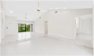 Propiedad en alquiler con 4 dormitorios y 3 baños en Coral Springs