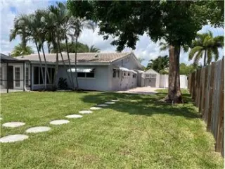 Propiedad de alquiler con 3 dormitorios y 2 baños en Boca Raton