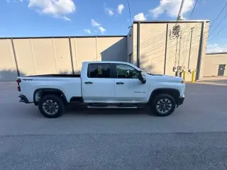 Chevrolet Silverado 2500HD 2023 4x4 Custom 4p Cabina Crew SB
