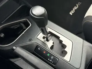 Toyota RAV4 2017 XLE 4p SUV