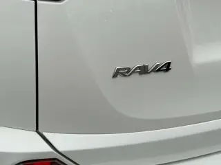Toyota RAV4 2017 XLE 4p SUV