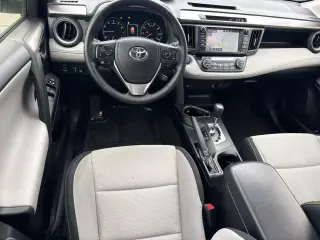Toyota RAV4 2017 XLE 4p SUV