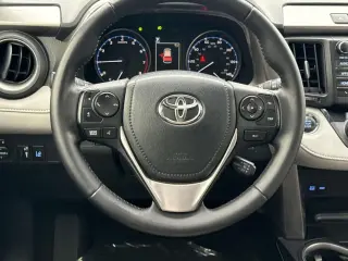 Toyota RAV4 2017 XLE 4p SUV