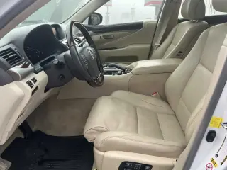 Lexus LS 460 2016 Tracción Total 4p Sedán