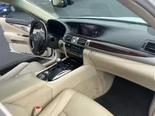 Lexus LS 460 2016 Tracción Total 4p Sedán